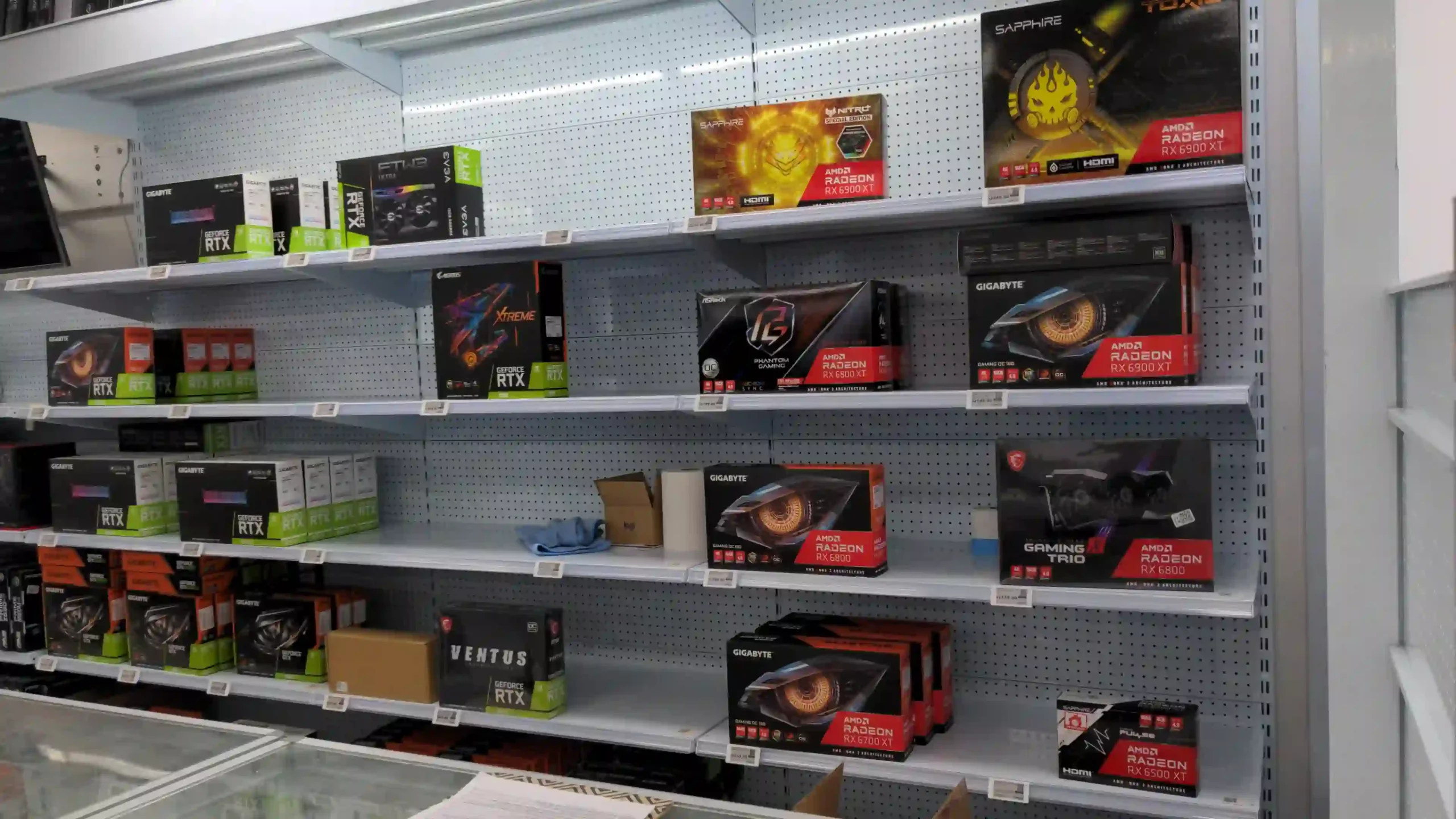 Exploring the Advantages of Canadian-Based Tech Resale